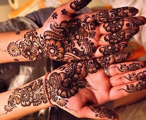 Gėlių pora Mehndi dizainas