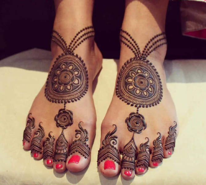 Mehndi dizainas kojoms