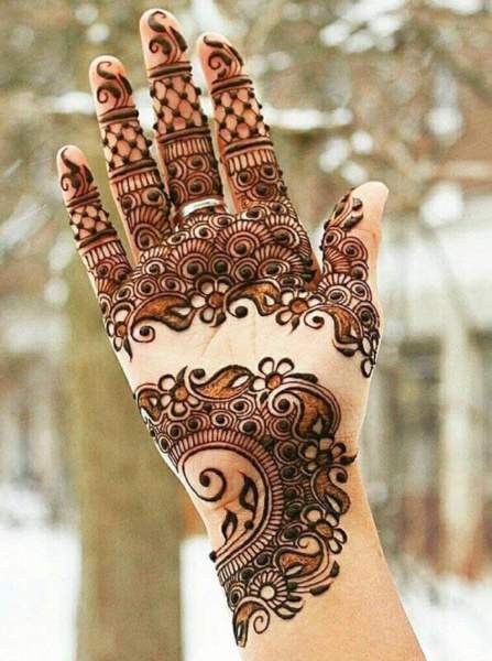 LENGVAS MEHNDI DIZAINAS