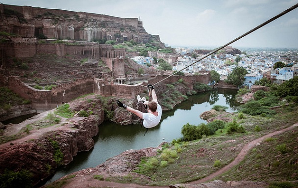 „Zip Line“ ir nuotykių parkai iš oro