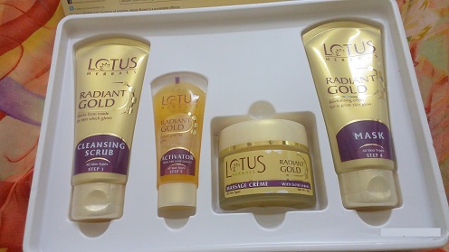 „Lotus Herbal Gold Radiance Cellular Glow“ veido rinkinys