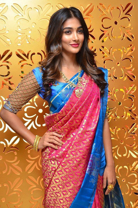 Pooja Hegde Sıcak Saree