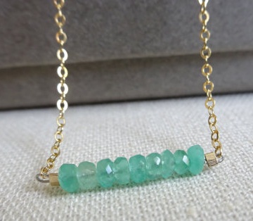 „Crystal Emerald Birth“ akmens karoliai