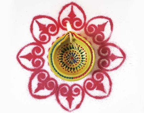 Hindu Rangoli dizainas - raudonas ir baltas Rangoli dizainas