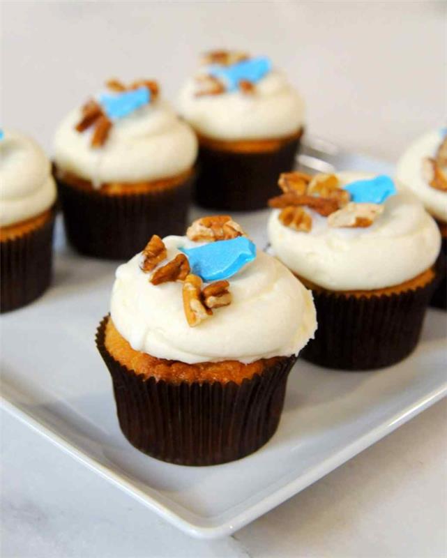 Συνταγή για επίστρωση Cupcakes akeήστε ταρτάκια με καρύδια