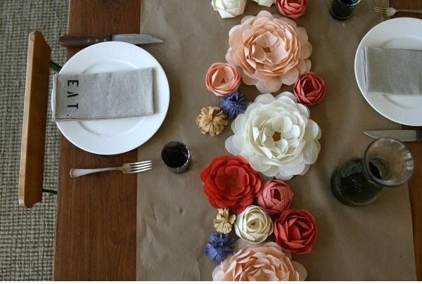 πιάτο μαχαιροπίρουνα τραπεζαρία διακοσμήσεις γάμου τριαντάφυλλα πολύχρωμα