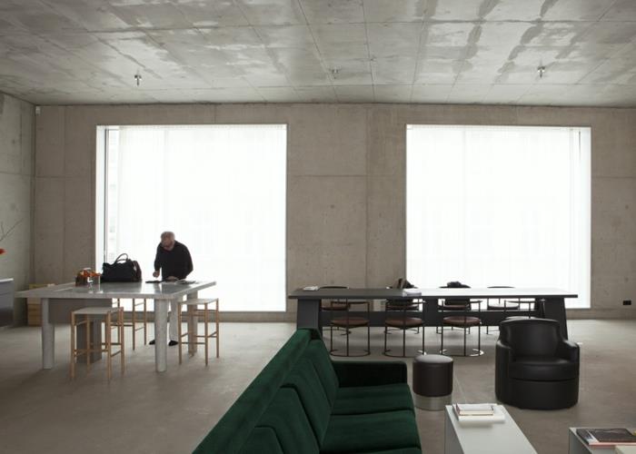 Διαμέρισμα David Chipperfield's loft apartment Βερολίνο βιομηχανικά έπιπλα ανοιχτό σαλόνι