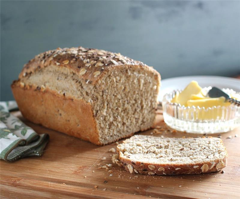 Breadωμί ψωμιού έτοιμο για πρωινό