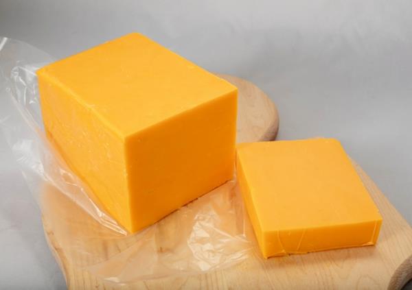 Ημίσκληρο τυρί Cheddar διάφορα είδη τυριών