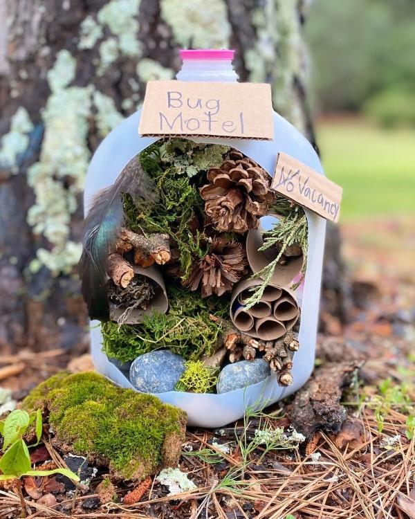 Tinker insect hotel και γεμίστε τον ανοιξιάτικο κήπο με χαρούμενα ποσά ιδεών, όμορφα πρακτικά