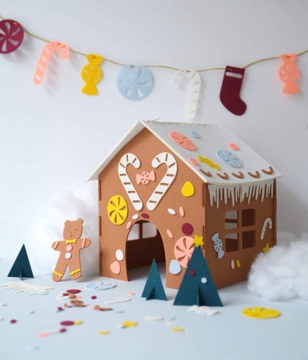 Tinker gingerbread house για τα Χριστούγεννα - εορταστικές ιδέες, συνταγή και οδηγίες κιτ παιδιών από χαρτόνι τσίμπημα