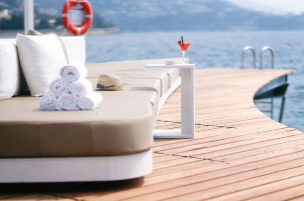 Luxury Beach Bar and Terrace Monaco Life Club καναπέδες