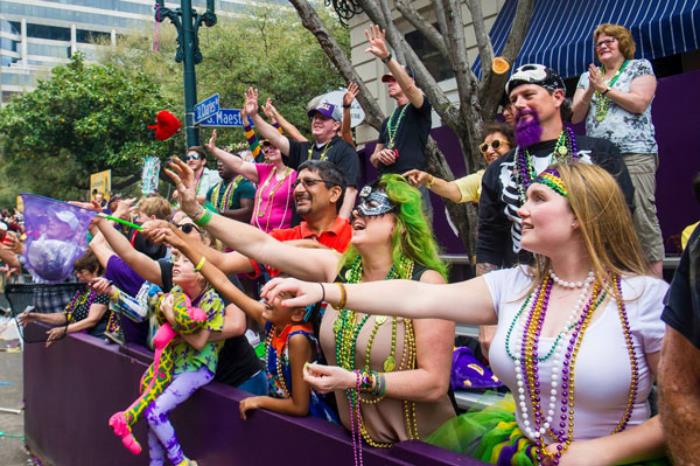 Mardi Gras Mardi Gras Καρναβάλι γιορτές για Αμερικανούς θεατές, οι τουρίστες περιμένουν από κατακτημένα μαργαριτάρια