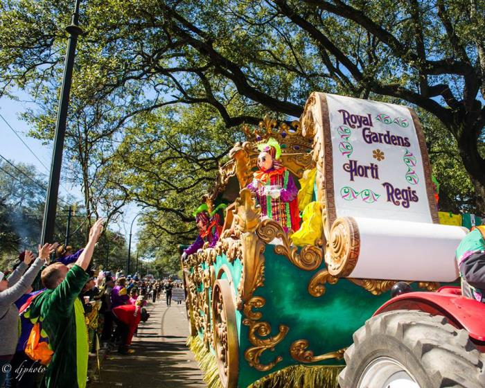 Mardi Gras Το Mardi Gras γιορτάζει πολύχρωμες εορταστικές πομπές στους δρόμους της Νέας Ορλεάνης