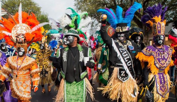 Mardi Gras Mardi Gras γιορτές στους ίδιους τους Αμερικανούς ντυμένους με πολύχρωμες μάσκες εορταστική παρέλαση στους δρόμους της Νέας Ορλεάνης