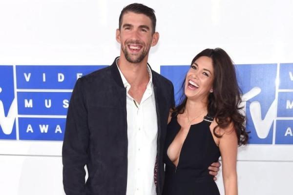 Ο Michael Phelps Nicole Johnson είναι γονείς για τρίτη φορά