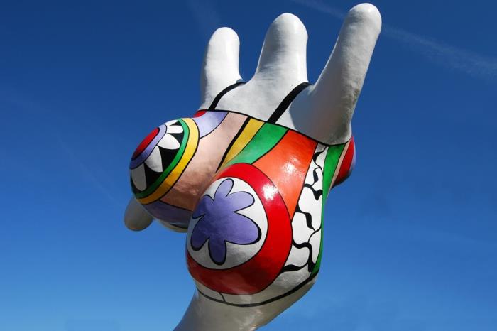 Η Niki de saint Phalle γνωρίζει η μεγαλύτερη νανά