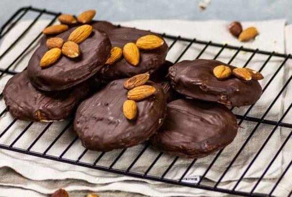 Συνταγή Nuremberg Elisen Lebkuchen akeήστε μελόψωμο χωρίς αλεύρι με γλάσο σοκολάτας