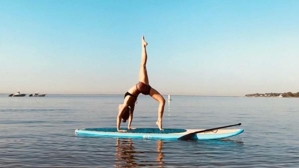 SUP Yoga Tips Εξασκηθείτε στην ισορροπία στη γιόγκα paddleboard