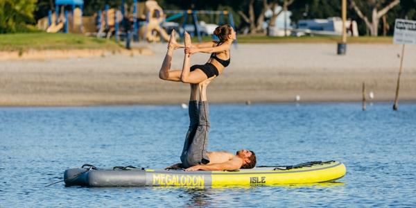 SUP Yoga Tips Paddleboard Acro Yoga εξασκηθείτε στο stand-up paddling