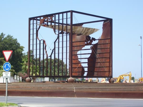 Ο αρχιτέκτονας San Fernando Monumento Oscar Tusquets Blanca