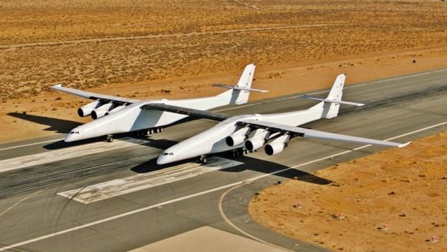 Το Stratolaunch, το μεγαλύτερο αεροσκάφος στον κόσμο, πέρασε με επιτυχία μια δοκιμαστική πτήση δύο αεροσκαφών σε ένα