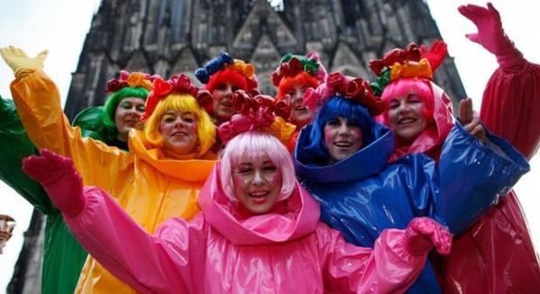 Πότε είναι το Weiberfastnacht Carnival 2015 πολύχρωμο