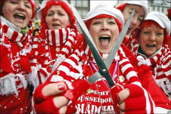 Πότε είναι το Weiberfastnacht Carnival 2015 εορταστικό;