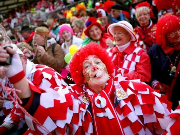 Πότε είναι το κοστούμι Weiberfastnacht Carnival 2015