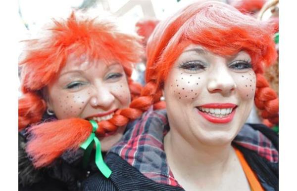 Πότε είναι η περούκα Weiberfastnacht Carnival 2015