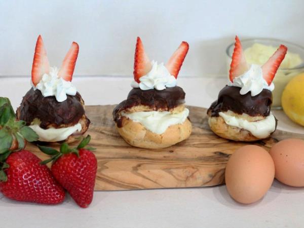 Κρέμα σφολιάτας συνταγή Profiteroles για πασχαλινά λαγουδάκια του Πάσχα με αυτιά φράουλας