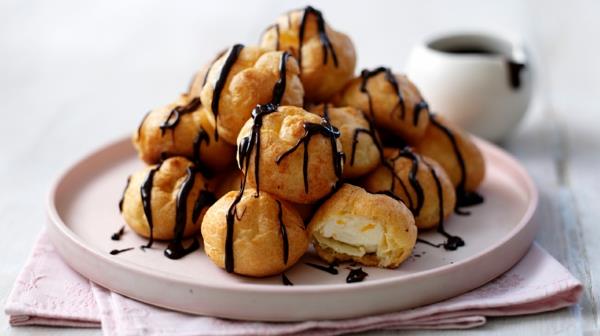 Κρέμα σφολιάτας συνταγή Profiteroles για το Πασχαλινό τραπέζι του Πάσχα