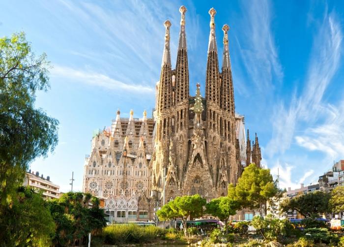 barcelona αξιοθέατα sagrada familia gaudi αρχιτεκτονική γοτθική