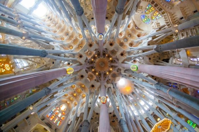 Βαρκελώνη αξιοθέατα καθεδρικός ναός sagrada familia εσωτερικό