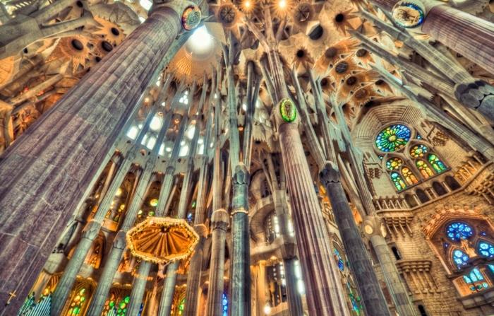 ορόσημα της Βαρκελώνης sagrada familia interior