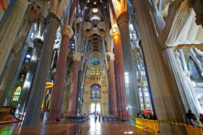 barcelona-αξιοθέατα-sagrada-familia-cathedral-antonio-gaudi