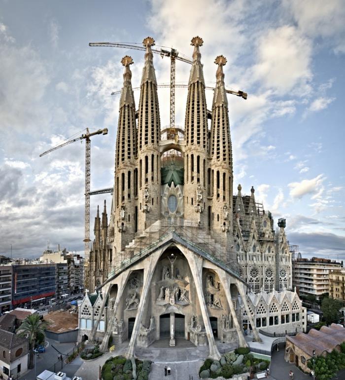 ορόσημα της Βαρκελώνης ανακαινίσεις sagrada familia