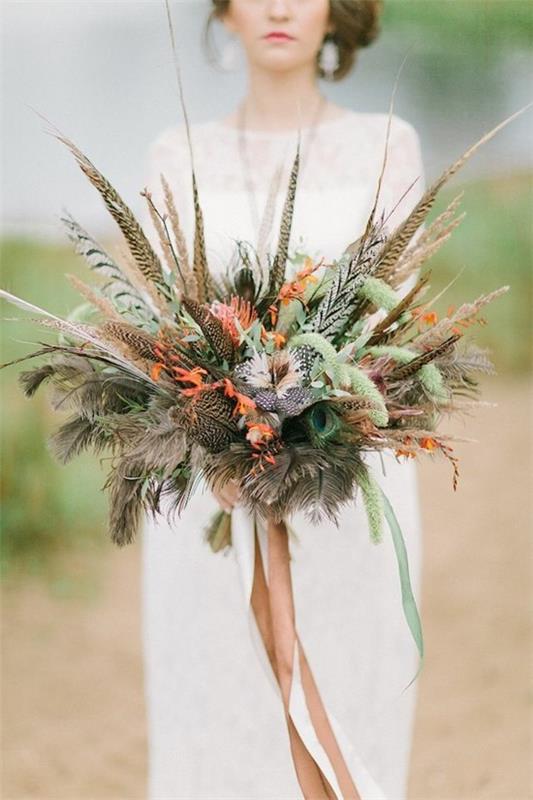 νυφική ​​ανθοδέσμη φθινοπωρινό στυλ boho με φτερά