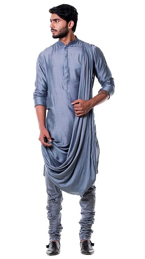 Dizaineris „Cowl Neck Kurta“ iš „Kalki Fashions“