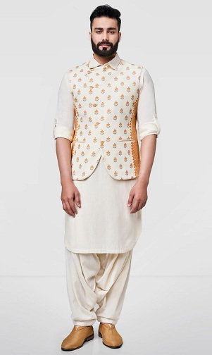 Dizainerė Pathani Kurta iš Anita Dongre