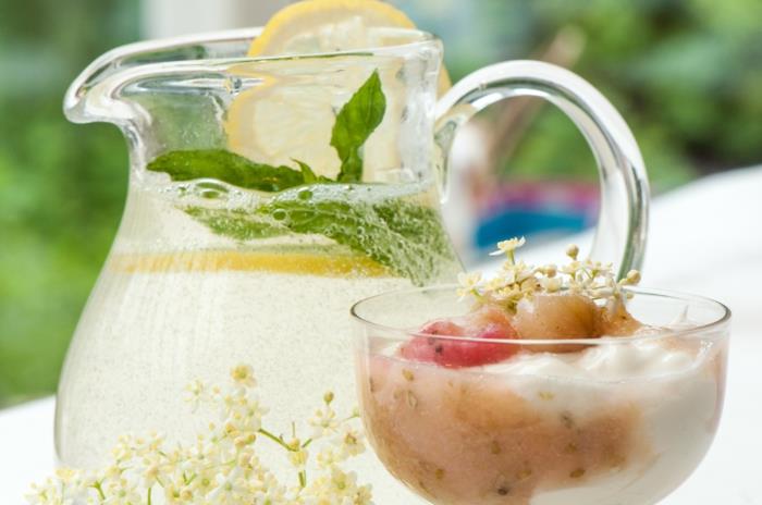 Elderflower σιρόπι ανθίζει smoothie κοκτέιλ καλοκαίρι