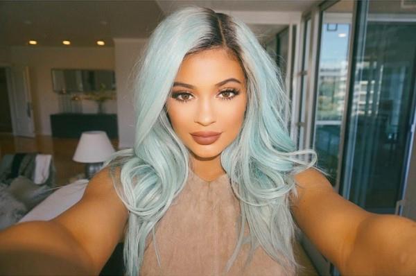 παγωμένο μπλε χρώμα μαλλιών μπλε μαλλιά kylie jenner