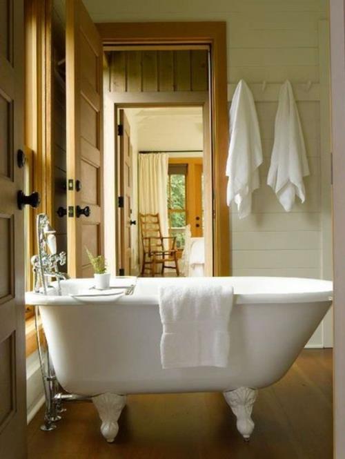 εσωτερική διακόσμηση σε στυλ εξοχικής επίπλωσης πετσέτες μπάνιου μπάνιο