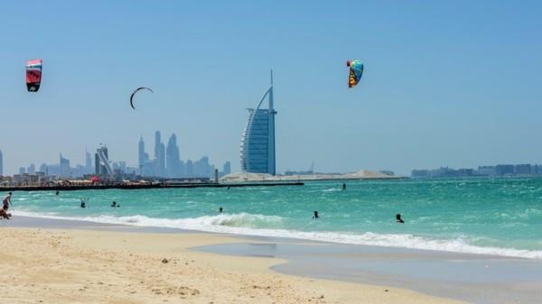 Χριστουγεννιάτικες διακοπές kite beach dubai