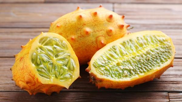 Φάτε πεπόνι από κέρατο kiwano