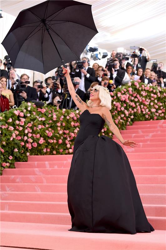 The 2019 Met Gala Celebrating Camp: Σημειώσεις για τη μόδα - αφίξεις