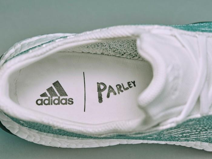 βιώσιμη ενδυμασία ocean day adidas parley