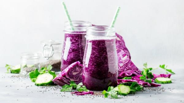 Προετοιμάστε υγιεινά smoothies με κόκκινο λάχανο