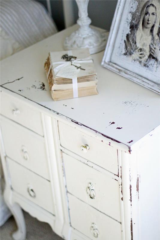 shabby chic dresser sideboard υπνοδωμάτιο ρομαντικό ντύσιμο σημάδια νυχτερινή κονσόλα