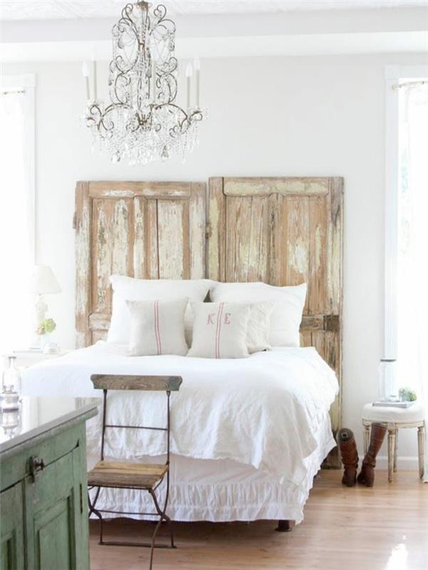 shabby chic έπιπλα στρατιώτης πράσινο κεφαλάρι παλιές πόρτες κρύσταλλο πολυέλαιος υπνοδωμάτιο